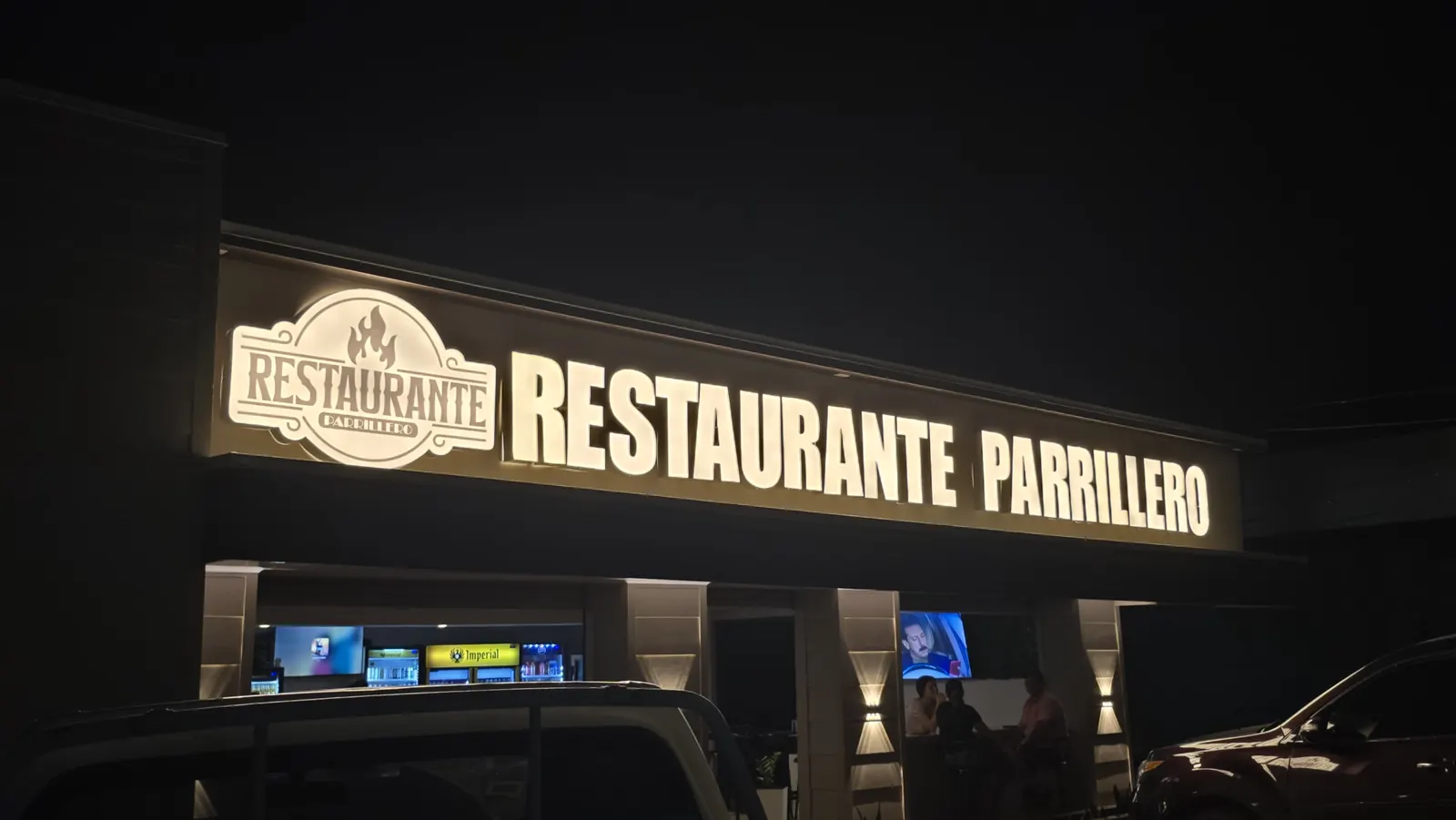 Letrero iluminado de Restaurante Parrillero