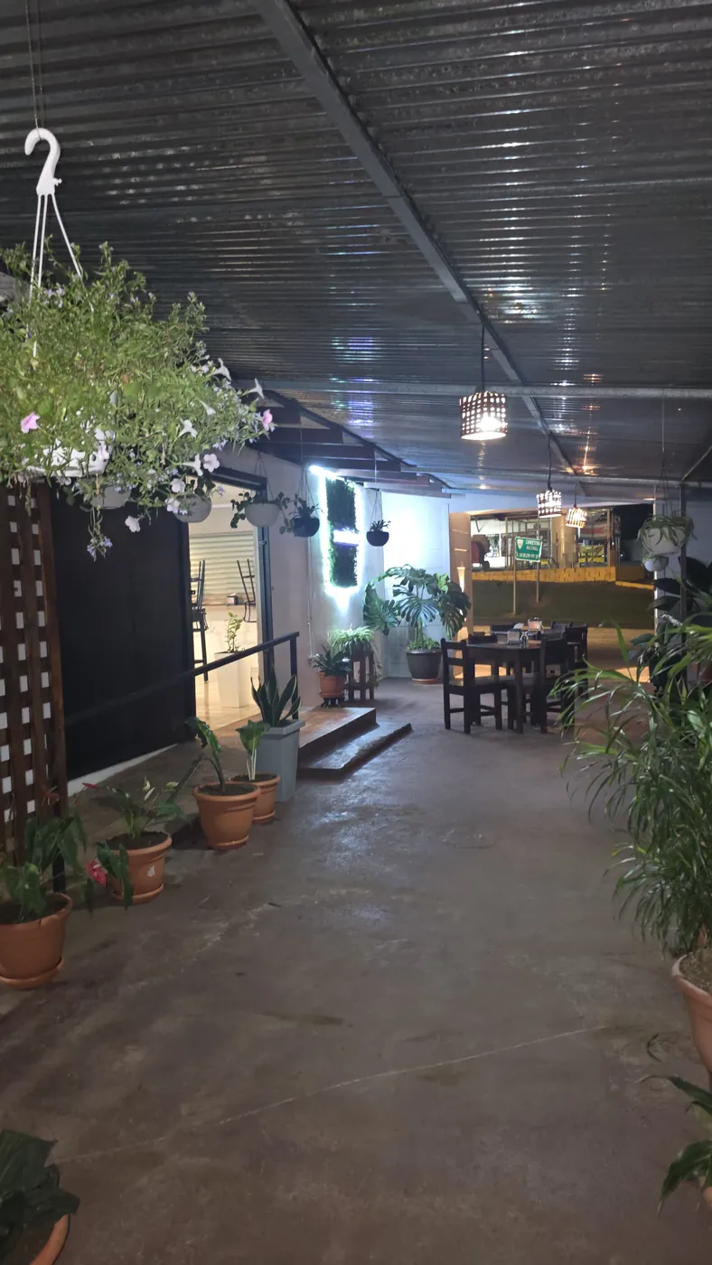 Terraza del restaurante de noche